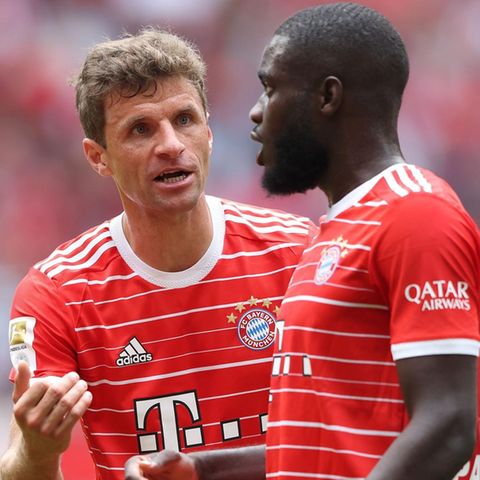 "Sauer auf uns selbst": Thomas Müller redet eindringlich auf Dayot Upamecano ein