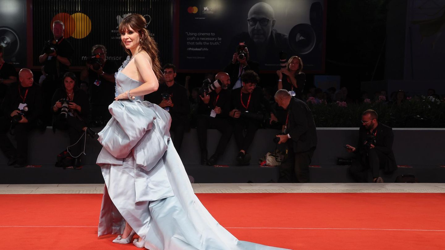 Zooey Deschanel