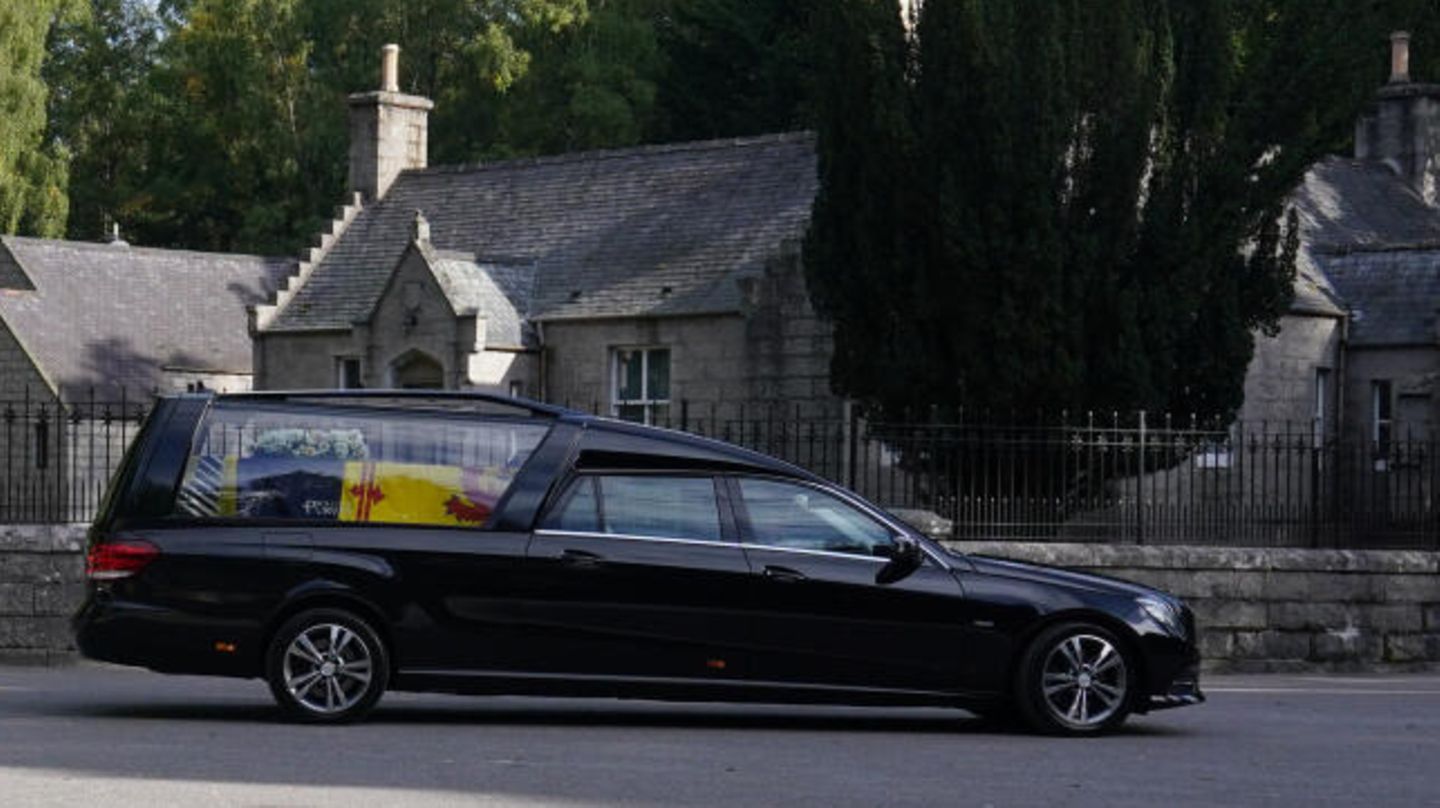 On the way to Edinburgh: The coffin with Queen Elizabeth II has begun ...