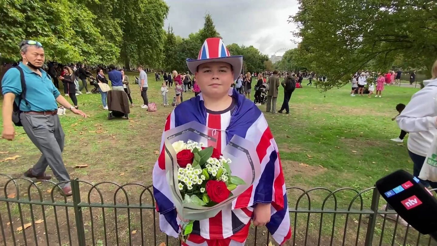Queen Elizabeth II: The British mourn their Queen