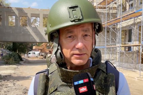 Rainzer Munz berichtet vom Krieg aus der Ukraine und zeigt, was Russland Journalisten verbietet in Donezk