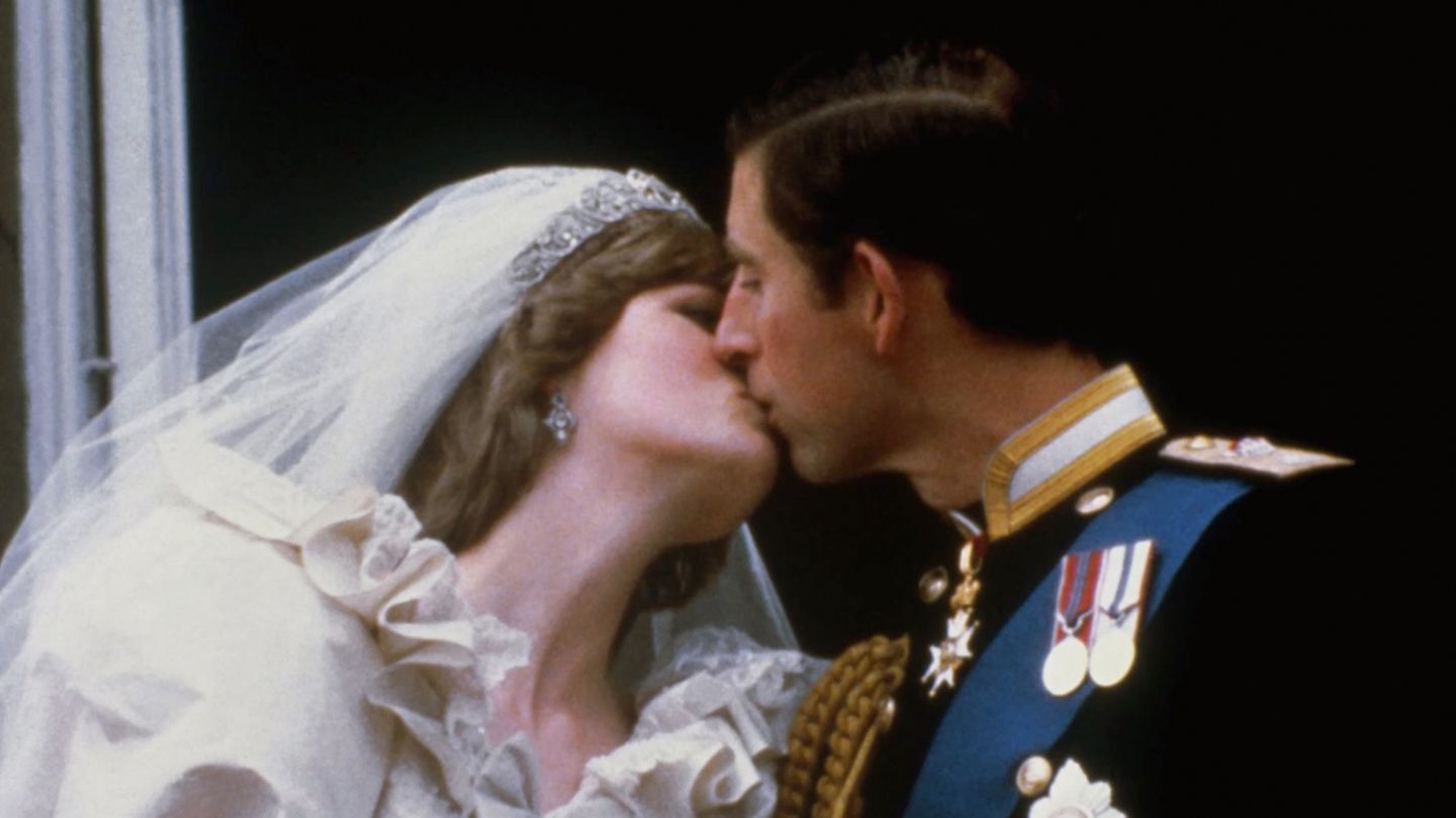 Bewegende Aufnahmen: Verlust, Liebe und ein tödliches Lawinenunglück – das Leben von König Charles III. in Bildern
