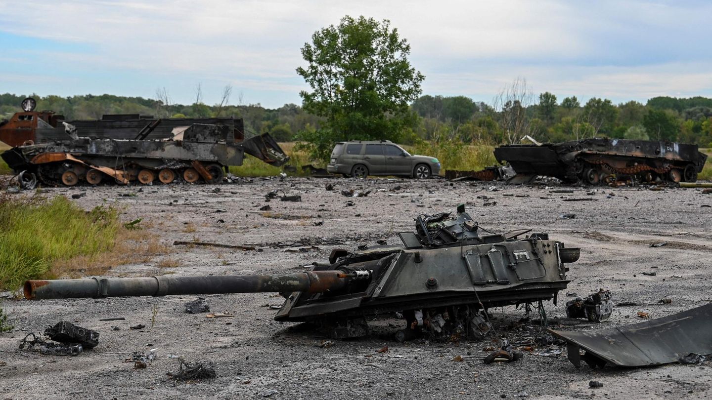 Remains of a destroyed tank at Balakliia in the Kharkiv region of eastern Ukraine