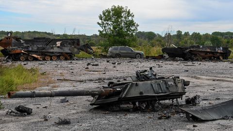 Überreste eine zerstörten Panzers bei Balakliia in der Region Charkiw im Osten der Ukraine