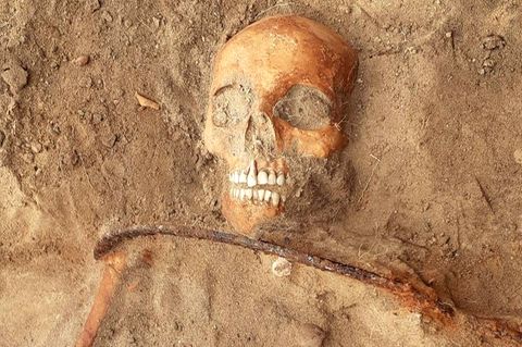 Als Vampir mit Sichel begraben: Archäologen finden Skelett bei Ausgrabung