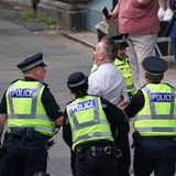 Mann verhaftet Queen