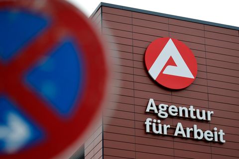 Die Agentur für Arbeit verwaltet in Deutschland das Arbeitslosengeld und bald das Bürgergeld.