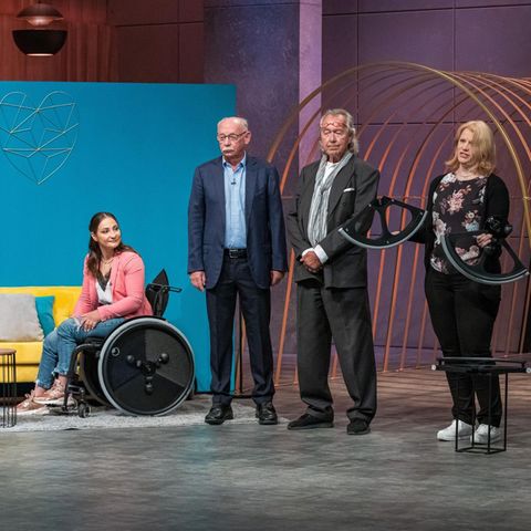 Bahnrad-Olympiasiegerin Kristina Vogel, Wolf Dietrich Pflaumbaum, Christian Czapek und Christine Pflaumbaum (von links) präsentieren mit Trivida ein teilbares Rollstuhlrad.
