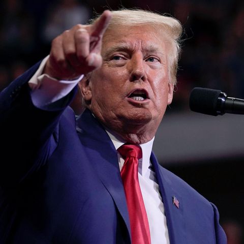 Donald Trump zeigt mit dem Finger