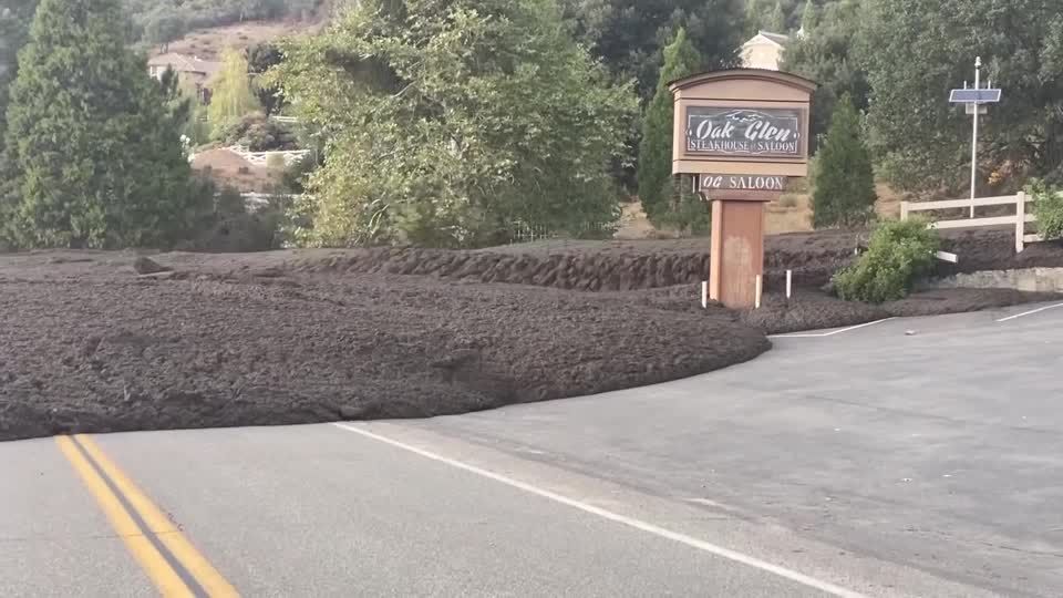 Video: Schlammlawine zerstört Häuser