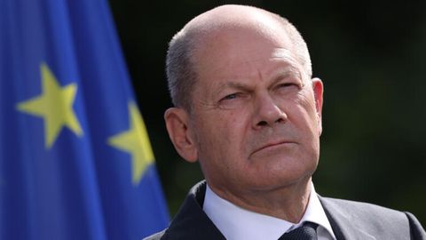 Bundeskanzler Olaf Scholz betrachtet Panzerlieferungen an die Ukraine skeptisch
