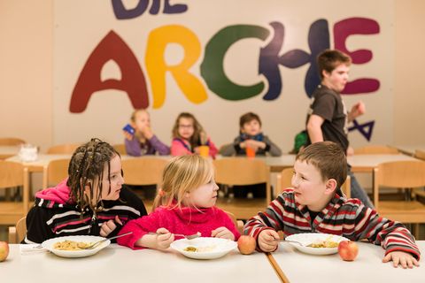 "Nun kommen schon zur Monatsmitte Anfragen von Familien, bei denen es sehr knapp wird", sagt Adrienn Schmidt, Leiterin der Arche in Leipzig.