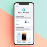 Mehr Fokus  Mit dem neuen Homescreen wurde auch die Funktion "Fokus" kräftig aufgewertet. So kann man nun jedem Fokus – etwa Arbeit, Feierabend oder Autofahrt – auch noch einen eigenen Sperrbildschirm und Homescreen zuordnen. Will man etwa bei der Arbeit nicht abgelenkt werden, zeigt der Lockscreen dann nur die Widgets, die man zum Produktivsein braucht. Toll: Sogar die Apps auf dem Homescreen lassen sich je nach gewähltem Fokus ein- und ausblenden. Instagram verschwindet dann etwa während der Arbeitszeit, dafür wird im Feierabend die Arbeitsmail-App ausgeblendet.