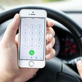 Per Zuruf auflegen  Wer das iPhone oft im Auto nutzt, schätzt die Funktion, Anrufe über Siri starten zu können. Zum Auflegen musste man dann aber doch wieder am Bildschirm herumfummeln. Nun wird das Gespräch mit "Hey Siri, leg auf" auch per Sprache wieder beendet.