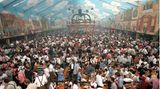 Die Tücken der Wiesn: Bierzelt auf dem Oktoberfest in München