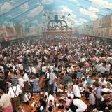 Die Tücken der Wiesn: Bierzelt auf dem Oktoberfest in München