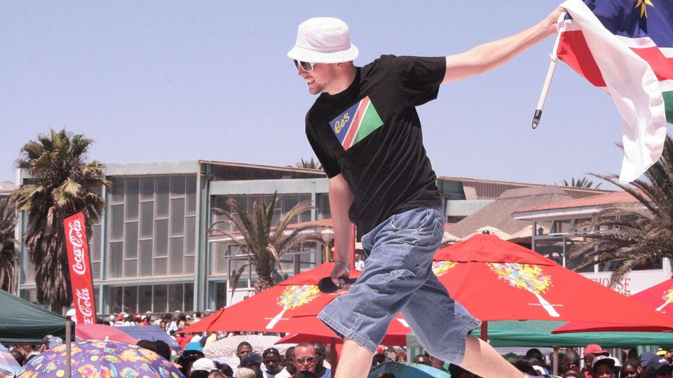 EES bei einem Auftritt im Jahr 2007 in Namibias Küstenstadt Swakopmund