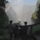 Ein Regenbogen an den Victoria-Fällen in Sambia. Was für ein beeindruckender Moment.