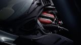 Unter der Haube befindet sich ein V12-Saugmotor