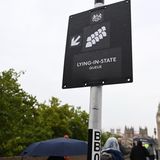 Schild "Lying-In-State"