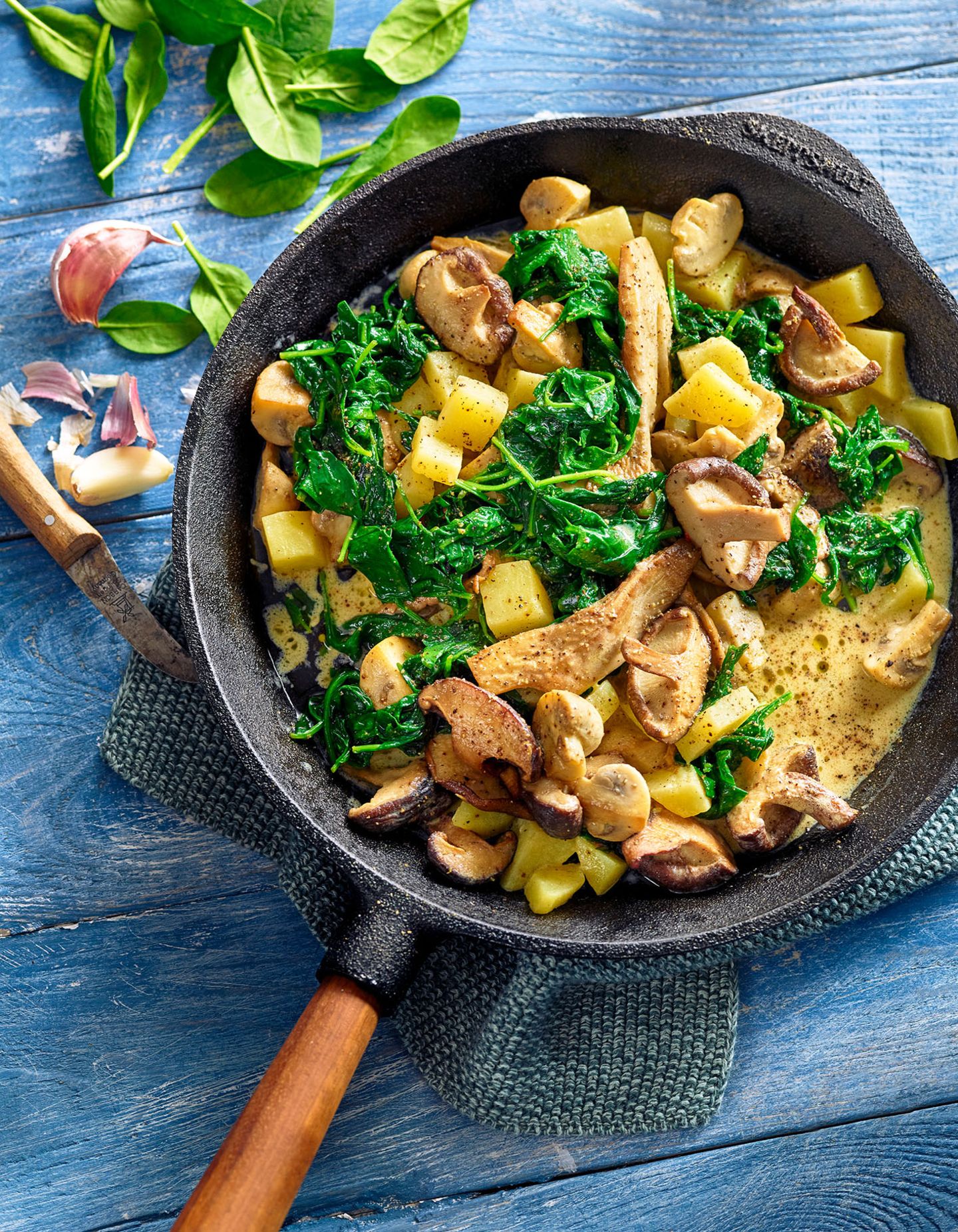 Blitzrezept: Pilzgulasch mit Kartoffeln und frischem Spinat Blitzrezept: Pilzgulasch mit Kartoffeln und frischem Spinat