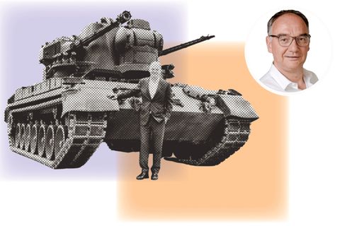 Bundeskanzler Olaf Scholz steht vor einem Gepard Panzer