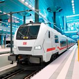 Der neue ICE L des  spanischen Herstellers Talgo. Bei diesem Motiv im Berliner Hauptbahnhof handelt es sich um ein Rendering...