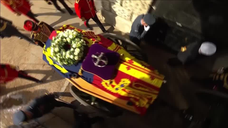 Video: Zehntausende verfolgen Überführung der verstorbenen Queen