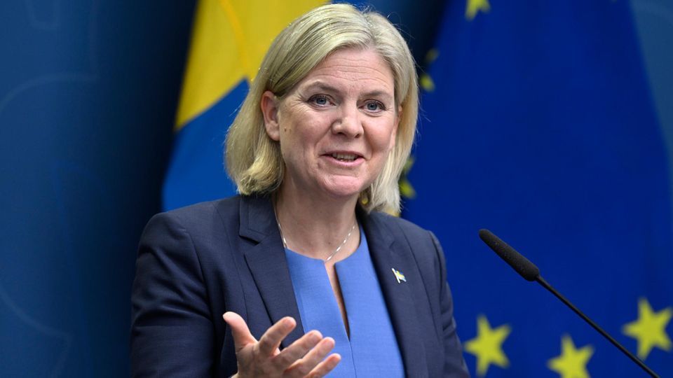 Die schwedische Ministerpräsidentin von den Sozialdemokraten, Magdalena Andersson, räumt die Wahlniederlage ein