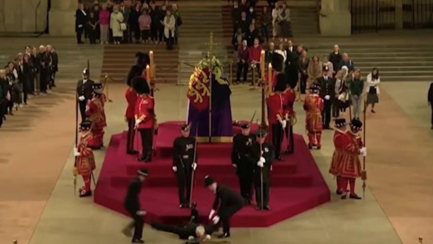 Queen Elizabeth II: Security guard collapses in front of the monarch’s coffin