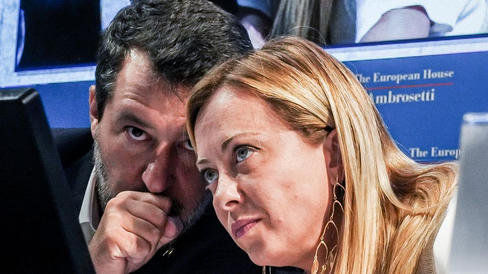 Matteo Salvini und Giorgia Meloni während einer Debatte am 04. September