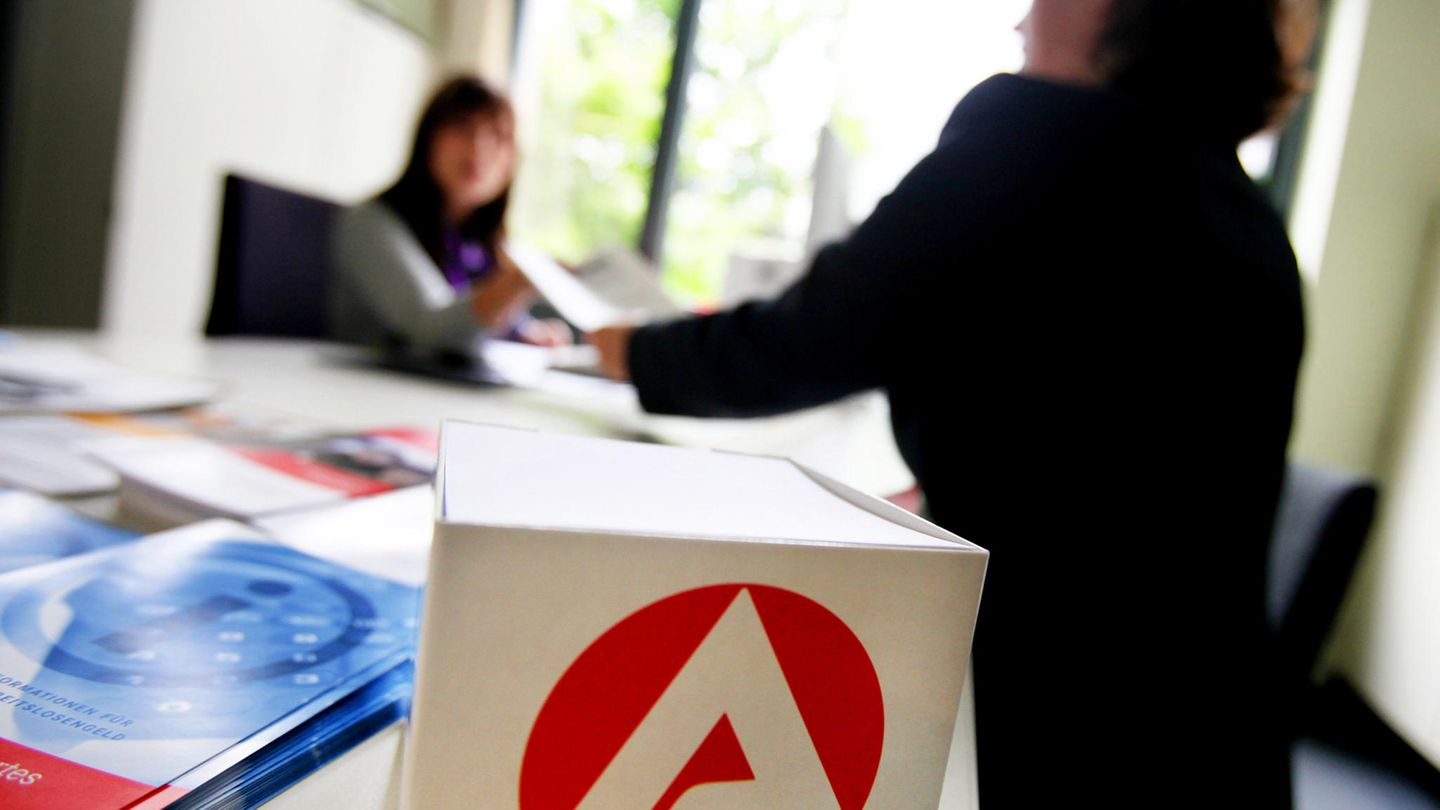 Kundenberatung in der Bundesagentur für Arbeit: Das Hartz-IV-System soll zum 1. Januar durch ein Bürgergeld abgelöst werden.