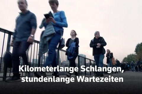 Video: Schlangestehen für die Queen