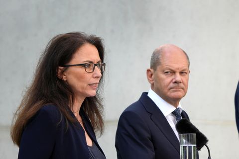 Chefin des Gewerkschaftbundes: Sie verhandelte mit Kanzler und Arbeitgebern über Entlastungen: Das ist Yasmin Fahimi