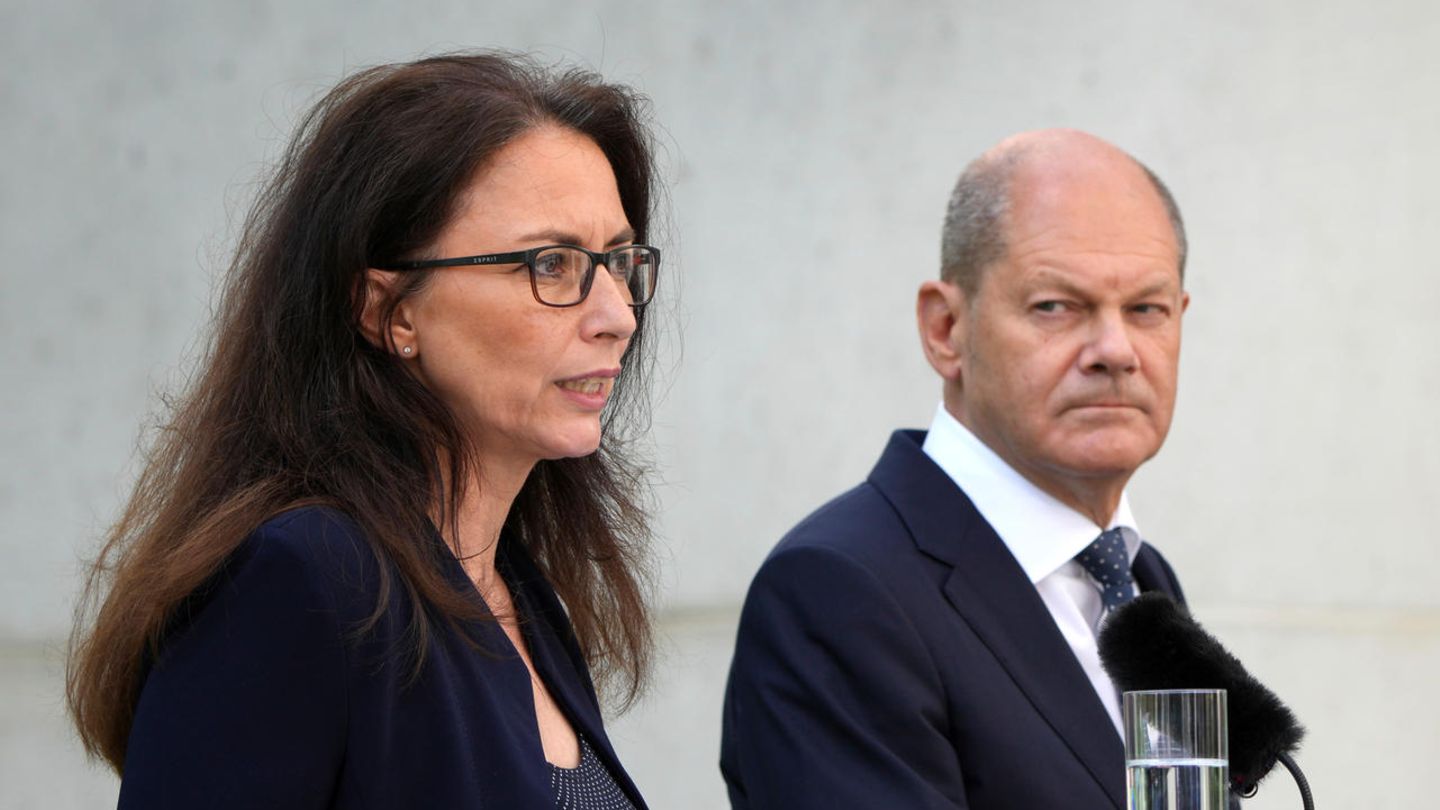 Yasmin Fahimi: On the way with the union boss