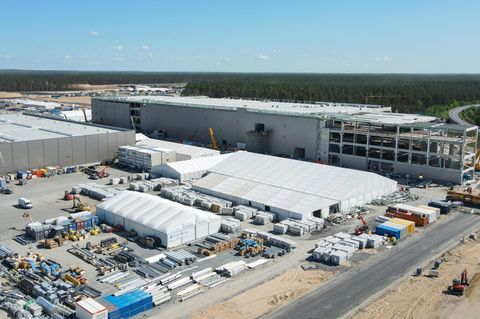 Der Rohbau der Batteriefabrik der Tesla Fabrik Berlin Brandenburg