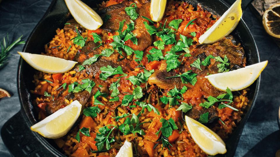 Rezept im Video: Vegane und glutenfreie One Pot Paella Rezept im Video: Vegane und glutenfreie One Pot Paella