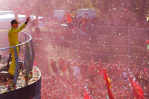Ferrari-Fahrer Charles Leclerc wird in Monza von Fans gefeiert