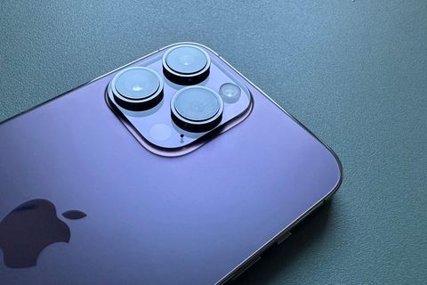 Die Kamera ist der Star der neuen iPhones- Hier das schicke Modell im neuen Dunkellila