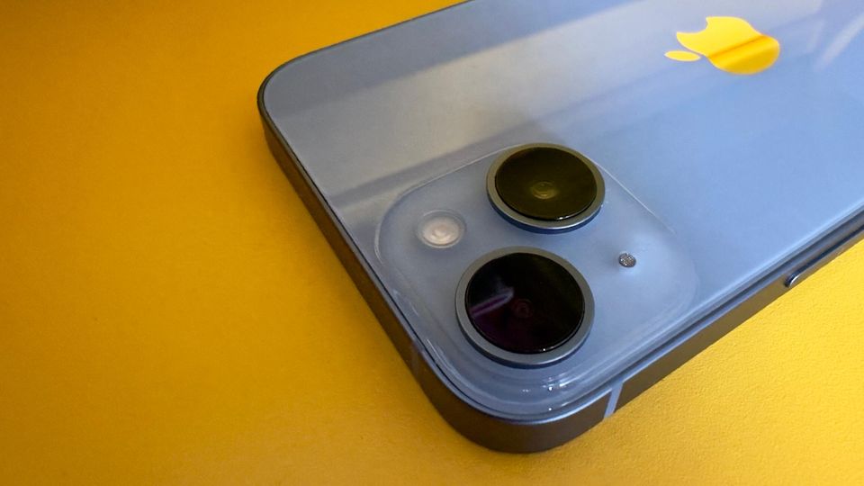 Apple Smartphone: Das Design des iPhone 14 ist extrem nah am Vorgänger. Die Kamera ist aber überarbeitet worden Das Design des iPhone 14 ist extrem nah am Vorgänger. Die Kamera ist aber überarbeitet worden