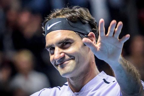 Rogerer Federer winkt