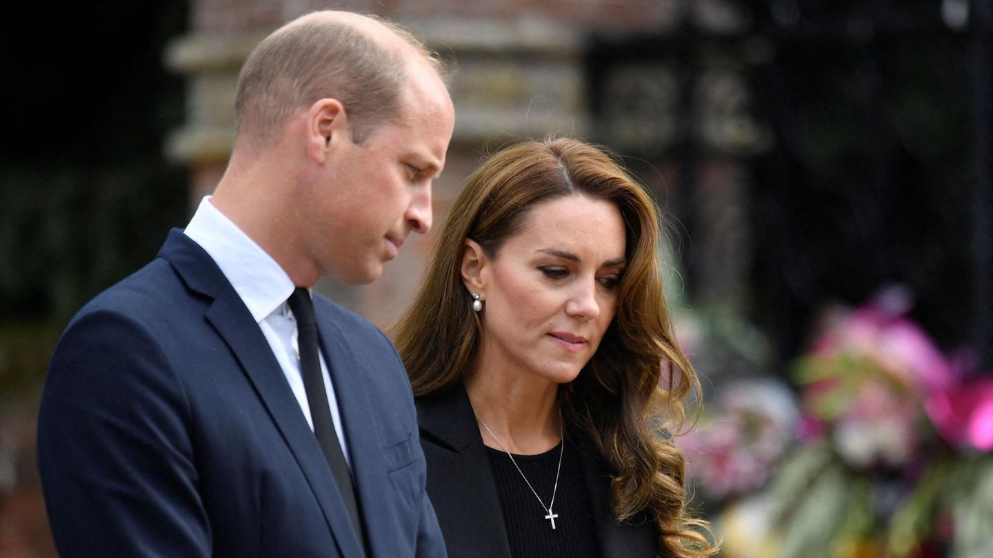 Death of Elizabeth II: William and Kate visit Sandringham