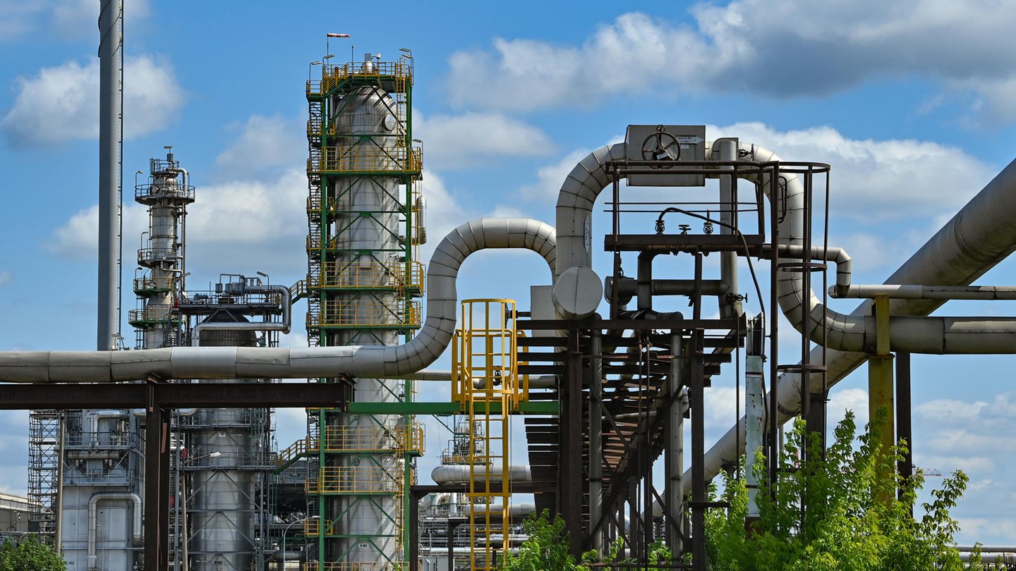 Anlagen zur Rohölverarbeitung auf dem Gelände der PCK-Raffinerie GmbH