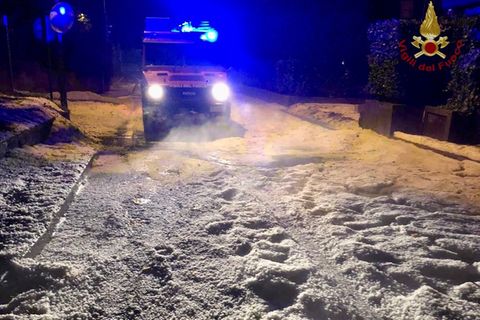 Unwetter in Italien: Die Feuerwehr ist nach starkem Regen und Hagelsturm im Einsatz