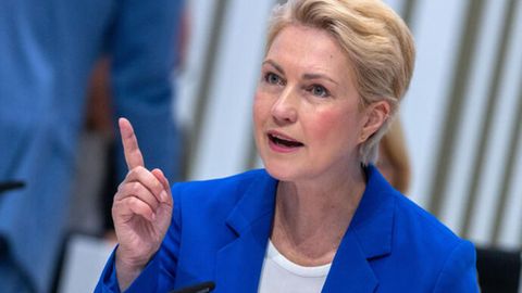 Maybrit Illner: Manuela Schwesig (SPD), die Ministerpräsidentin von Mecklenburg-Vorpommern