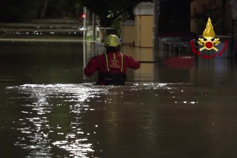 Video: Tote nach Überschwemmungen in Italien