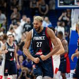 Turnierbilanz: Fünf Siege, zwei Niederlagen  Verloren gegen: Deutschland, Slowenien  Stars: Rudy Gobert, Evan Fournier, Thomas Heurtel  Das spricht für den Titel: Der Olympia-Zweite überstand gegen die Türkei und Italien schwächere Spiele und kämpfte sich zweimal über die Verlängerung durch. Die Nerven sind intakt, der häufig für seine schwache Offensive geschmähte NBA-Center Rudy Gobert ist ein Bollwerk in der Verteidigung. Das Team ist eingespielt und musste sich in ähnlicher Besetzung vor einem Jahr in Tokio nur den USA geschlagen geben. Auch Außenseiter Polen als Halbfinalgegner ist ein Plus.  Das spricht dagegen: Der Angriff macht Sorgen. Gobert ist limitiert und punktet meist nur nach Offensivrebounds. Nur 80 eigene Punkte pro Spiel sind der schlechteste Wert der vier übrig gebliebenen Mannschaften. Dem Team von Trainer Vincent Collet fehlen in Nicolas Batum und Nando de Colo zwei Säulen. Die aktuelle Mannschaft leistete sich in der K.o.-Runde schon heftige Aussetzer, verlor ein Viertel gegen Italien mit 18:31 und eins gegen die Türkei mit 6:22.
