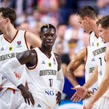 Turnierbilanz: Sechs Siege, eine Niederlage  Verloren gegen: Slowenien  Stars: Dennis Schröder, Franz Wagner, Daniel Theis  Das spricht für den Titel: Der Teamgeist, das Heimpublikum und das Duo Schröder und Wagner. Schröder hat sich von Spiel zu Spiel gesteigert und lieferte gegen Griechenland seine bislang beste Performance. Jungstar Wagner punktet verlässlich, die Großen Theis und Johannes Voigtmann erfüllen genauso ihre Rollen wie die Guards Maodo Lo und Andreas Obst, die verlässlich punkten.  Das spricht dagegen: Die einzelnen Spieler haben kaum Erfahrung in großen Spielen, das letzte internationale Halbfinale ist 17 Jahre her. Einen schwachen Tag hatte das Team von Bundestrainer Gordon Herbert bei diesem Turnier noch nicht. Serbien und Griechenland kostete der jeweils erste Ausrutscher gleich das Turnier. Wagners Knöchel, Theis' Knie und Nick Weiler-Babbs Schulter müssen halten.