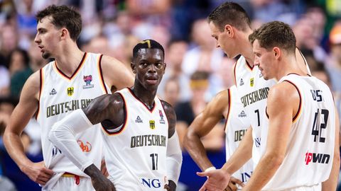 Turnierbilanz: Sechs Siege, eine Niederlage  Verloren gegen: Slowenien  Stars: Dennis Schröder, Franz Wagner, Daniel Theis  Das spricht für den Titel: Der Teamgeist, das Heimpublikum und das Duo Schröder und Wagner. Schröder hat sich von Spiel zu Spiel gesteigert und lieferte gegen Griechenland seine bislang beste Performance. Jungstar Wagner punktet verlässlich, die Großen Theis und Johannes Voigtmann erfüllen genauso ihre Rollen wie die Guards Maodo Lo und Andreas Obst, die verlässlich punkten.  Das spricht dagegen: Die einzelnen Spieler haben kaum Erfahrung in großen Spielen, das letzte internationale Halbfinale ist 17 Jahre her. Einen schwachen Tag hatte das Team von Bundestrainer Gordon Herbert bei diesem Turnier noch nicht. Serbien und Griechenland kostete der jeweils erste Ausrutscher gleich das Turnier. Wagners Knöchel, Theis' Knie und Nick Weiler-Babbs Schulter müssen halten.