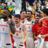 Turnierbilanz: Sechs Siege, eine Niederlage  Verloren gegen: Belgien  Stars: Willy Hernangomez, Rudy Fernandez, Lorenzo Brown  Das spricht für den Titel: Das Team ist extrem ausgeglichen besetzt. Die Hernangomez-Brüder Willy und Juancho können offensiv genauso Verantwortung übernehmen wie der kurzfristig eingebürgerte Lorenzo Brown. Rudy Fernandez war vor 17 Jahren beim EM-Halbfinale gegen Deutschland schon dabei und spielt immer noch eine wichtige Rolle. Die Defense hat in entscheidenden Momenten extrem hohes Niveau.  Das spricht dagegen: Vom Weltmeister-Team 2019 ist nicht mehr besonders viel übrig. Willy und Juancho Hernangomez sind zwar noch dabei, dafür mussten Marc Gasol, Ricky Rubio und Sergio Llull ersetzt werden. Anders als bei Deutschland mit Dennis Schröder gibt es nicht den einen unumstrittenen Führungsspieler. Außer Litauen fehlten dem Team von Sergio Scariolo bislang die wirklich schlagkräftigen Gegner.
